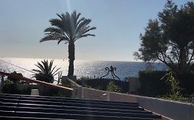Maison En Front De Mer Sur La Plage De Portissol